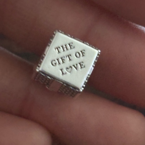 Authentic Sparkling Gift Box Pandora Charm - Picture 6 of 6
